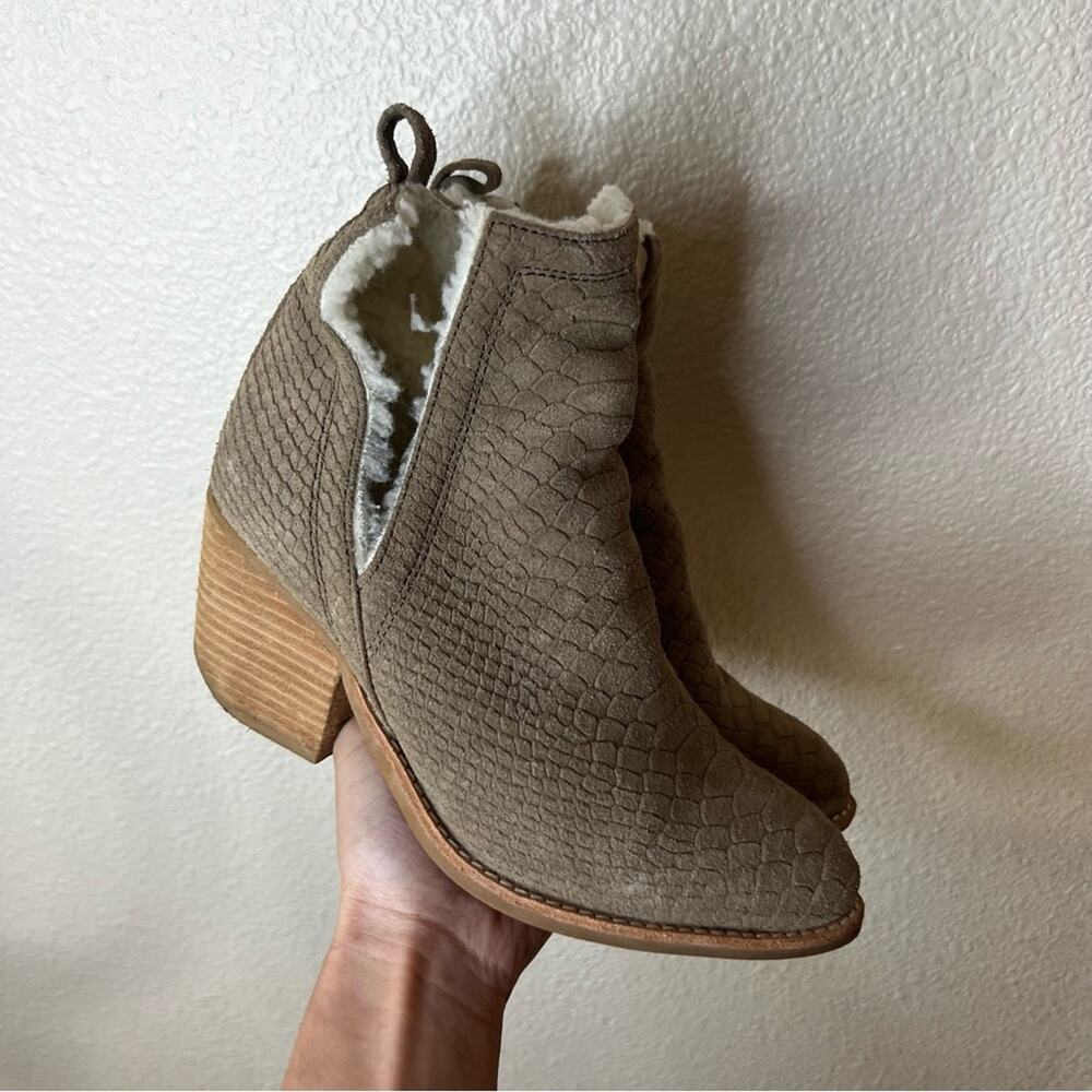 Jeffrey Campbell Orwell taupe textured Sherpa lined heeled booties boots 7